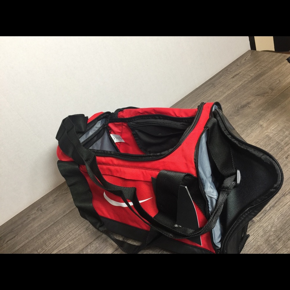 🛍 NIKE BRASILIA TRAINING DUFFLE BAG XS RED/BLACK - Picture 3 of 8